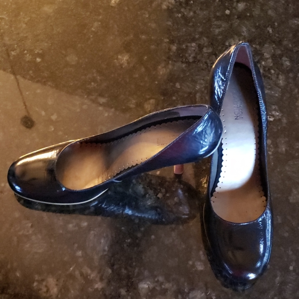 Like new black patent w 3.5 in stacked brown heel